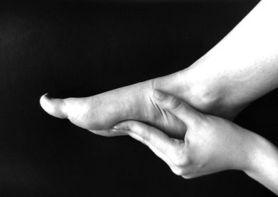 pied-manipulation-ostéopathe-Garenne-Colombes